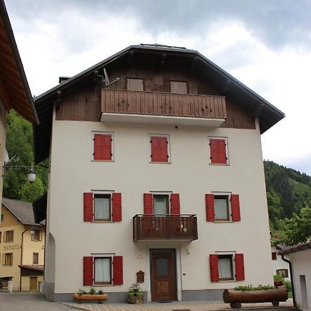 Durmi E Insumiasci Bed and Breakfast Forni Avoltri Exteriör bild