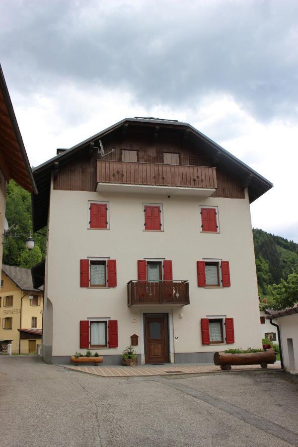 Durmi E Insumiasci Bed and Breakfast Forni Avoltri Exteriör bild